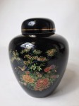 Amfora z porcelitu z przykrywką 
