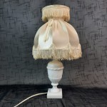 Lampka marmurowa z abażurem we frędzle 