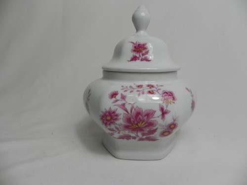 Bomboniera z porcelitu w kwiaty