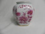 Wazonik z porcelitu w kwiaty