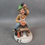 Figurka biskwitowa kowal ręcznie malowana 