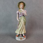 Figurka porcelanowa dziewczyna  w kapeluszu
