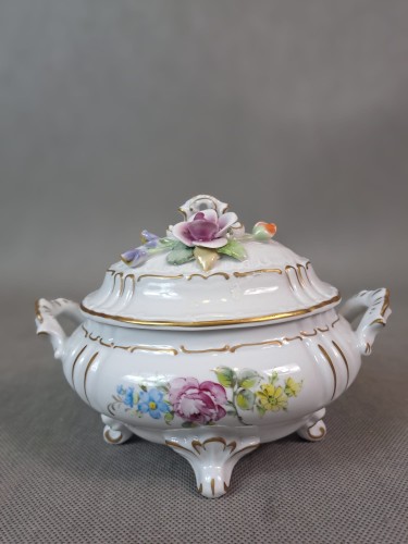 Porcelanowa Bomboniera/Puzderko z motywem kwiatowym PMP PLAUE