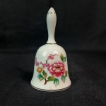 Porcelanowy dzwoneczek biały w kwiaty
