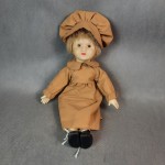 Lalka porcelanowa kolekcjonerska dziewczynka w czepku