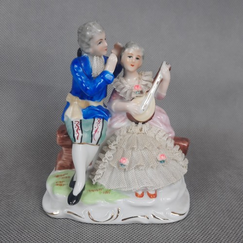 Figurka porcelanowa para w stylu rokoko