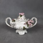 Szkatułka/Waza ceramiczna ażurowa z kwiatami