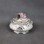 Szkatułka/Puzdro ażurowa ceramiczna z kwiatami