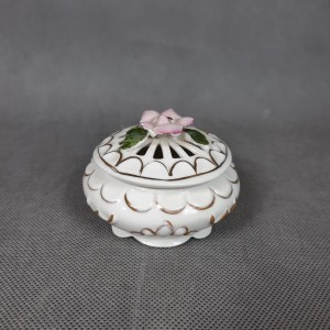 Puzderko porcelanowe ażurowe na biżuterie 
