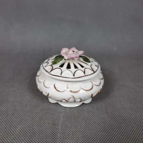 Puzderko porcelanowe ażurowe na biżuterie 