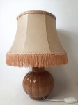 Lampka ceramiczna z abażurem we frędzelki 