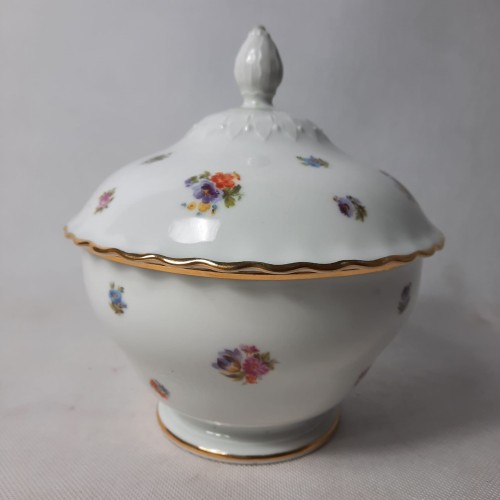 Bomboniera  porcelanowa ze złoceniem w kwiaty