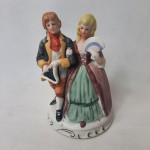Figurki porcelanowe biskwitowe para 