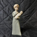 Figurka porcelanowa kobieta z dzieckiem 