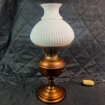 Lampka miedziana ze szklanym kloszem